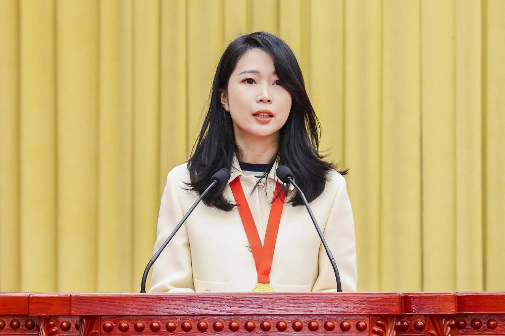 蕾董社会主义事业优异建设者-网站新闻