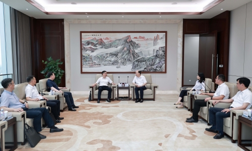 长兴县委副书记、、县长朱伟莅临腾博会官网调研