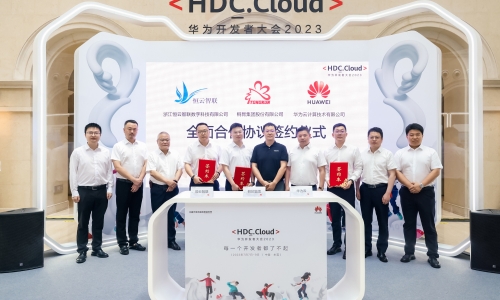 携双“云”，，谋双赢丨腾博会官网集团&华为云&恒云智联周全相助签约！！！