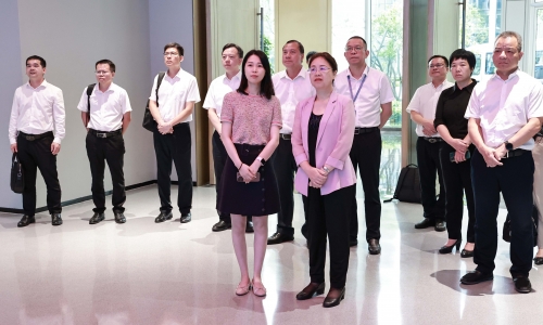 广西壮族自治区钦州市委书记钟畅姿莅临腾博会官网调研