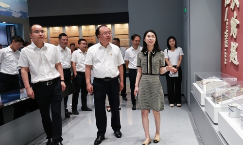 平湖市党政代表团莅临腾博会官网调研