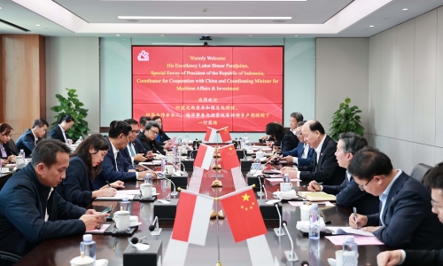 印度尼西亚对华相助牵头人、海洋事务与投资统筹部长卢胡特莅临腾博会官网调研
