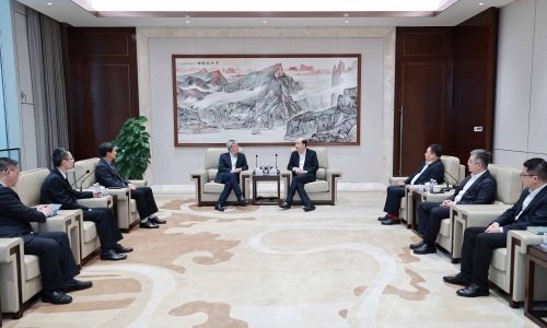 中控科技集团首创人褚健一行到访腾博会官网