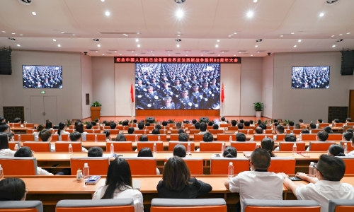 热血沸腾丨腾博会官网人齐上爱国课，共观阅兵盛典